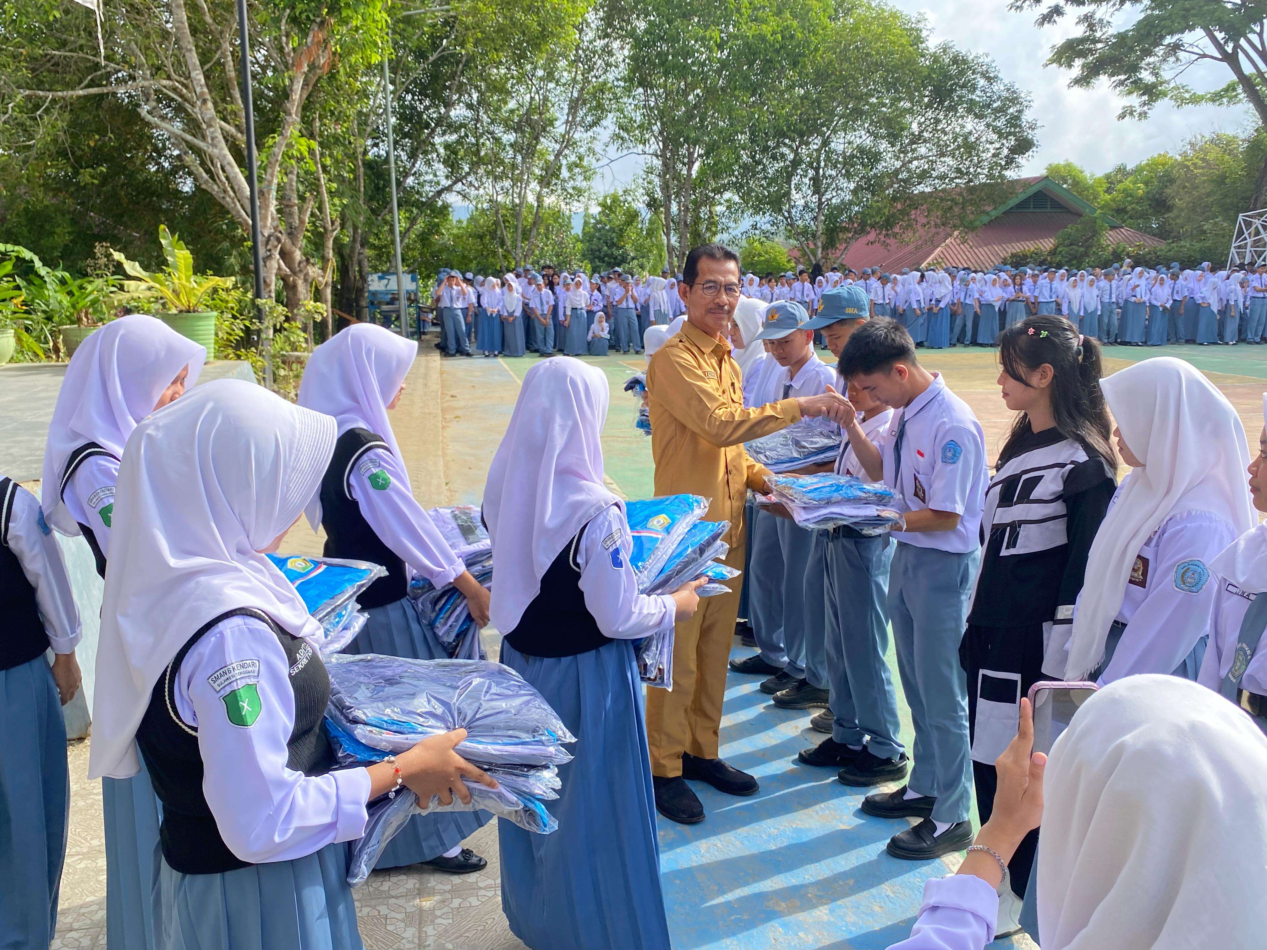 Acara Purna Bakti Bapak Kepala SMA Negeri 6 Kendari